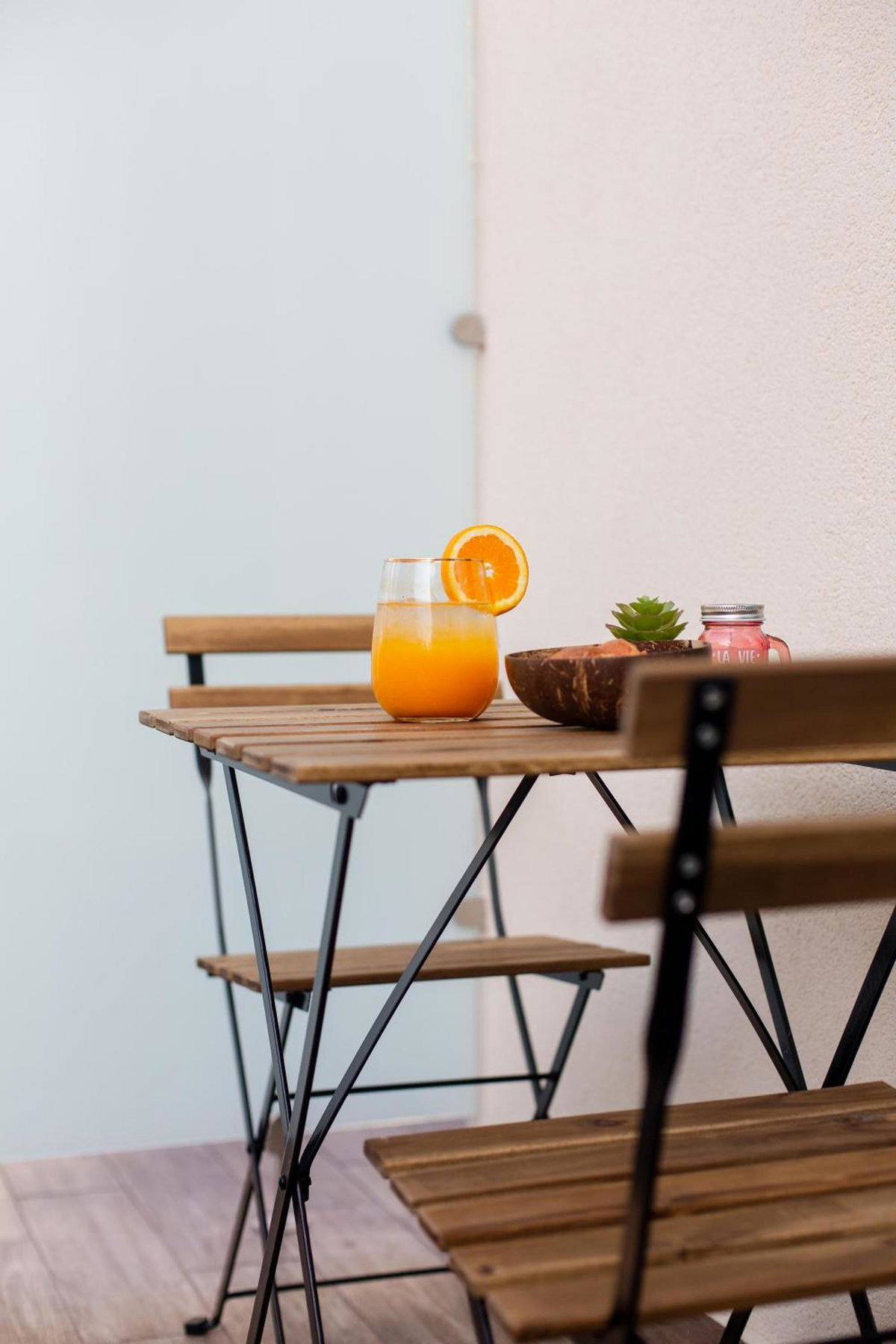 Leone Suites, Griechenland