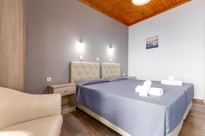 Oasis Hotel, Perama, Greece