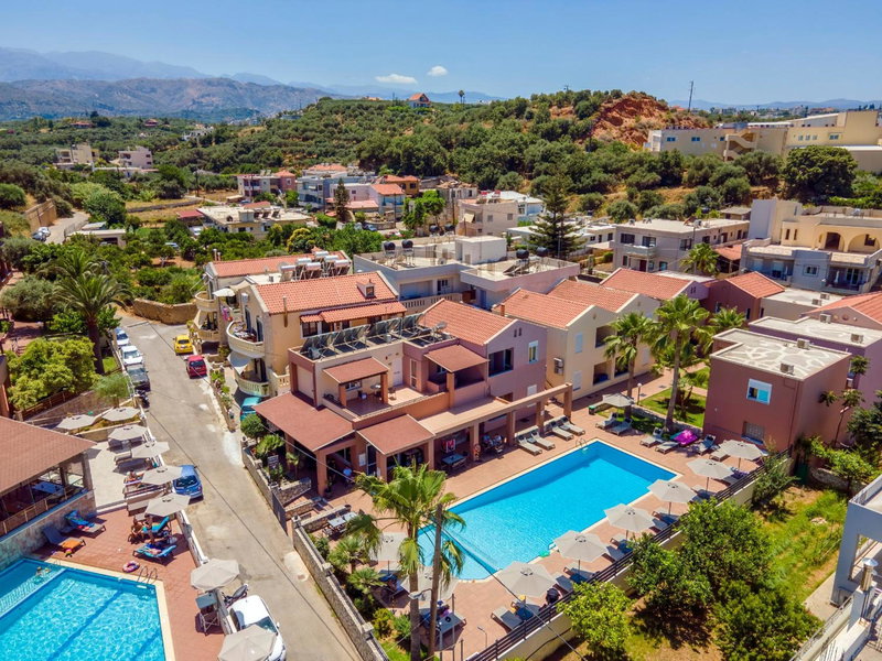 Theos Holidays Apartments, Kato Daratso, Greece