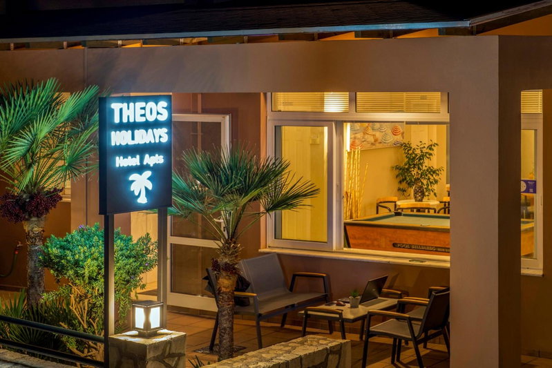 Theos Holidays Apartments, Kato Daratso, Greece