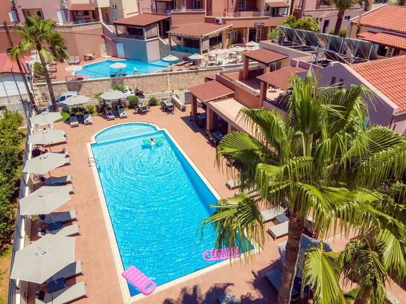 Theos Holidays Apartments, Kato Daratso, Greece