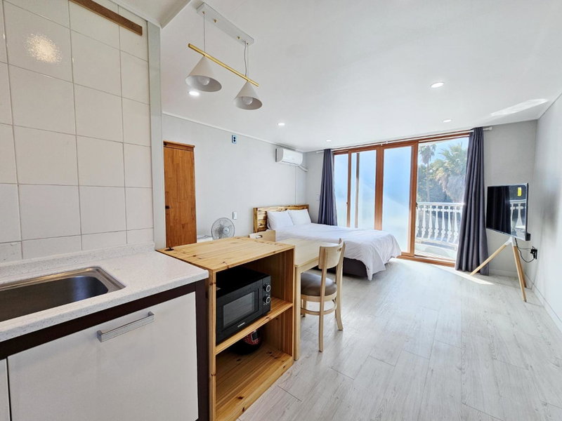 Greenside Pension, Seogwipo, South Korea