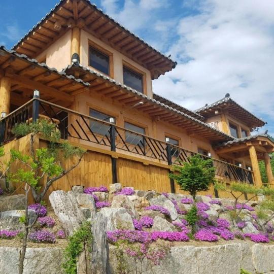 Hotel · Saranbang Pension, Gapyeong