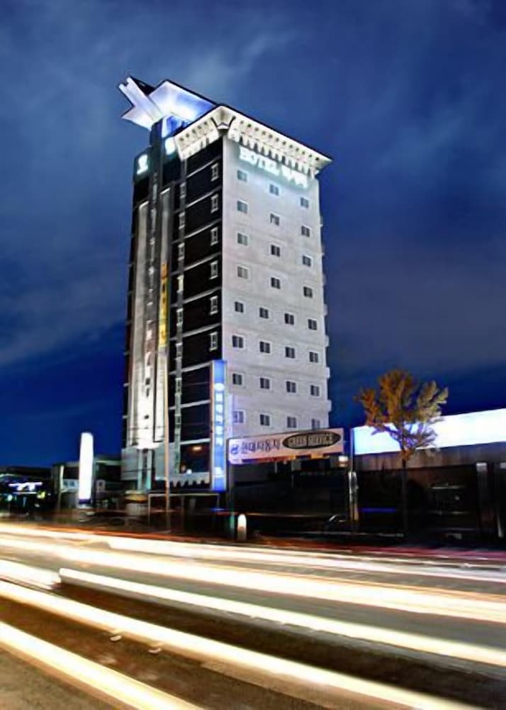 Luxury Hotel Osan, South Korea