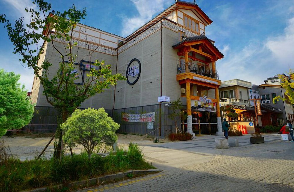 Hwangsil Tourist Hotel, South Korea