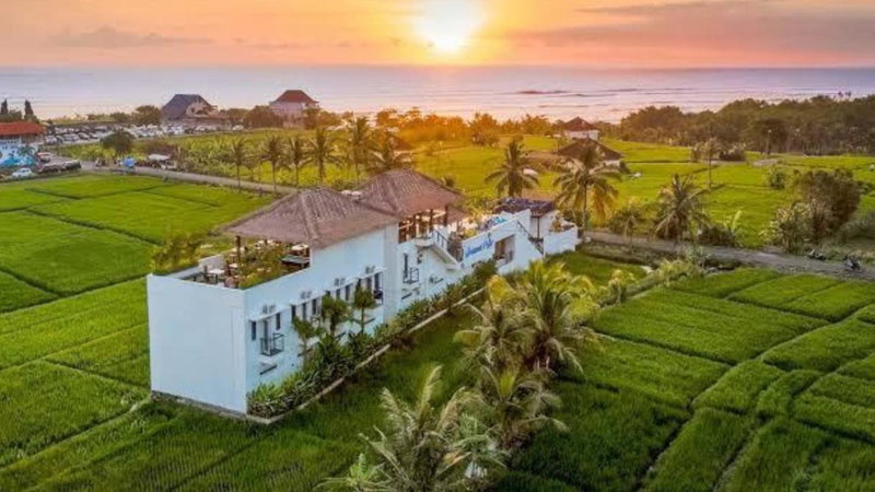 Swell Hotel, Pool Bar & Restaurant, Tanah Lot, Indonesia