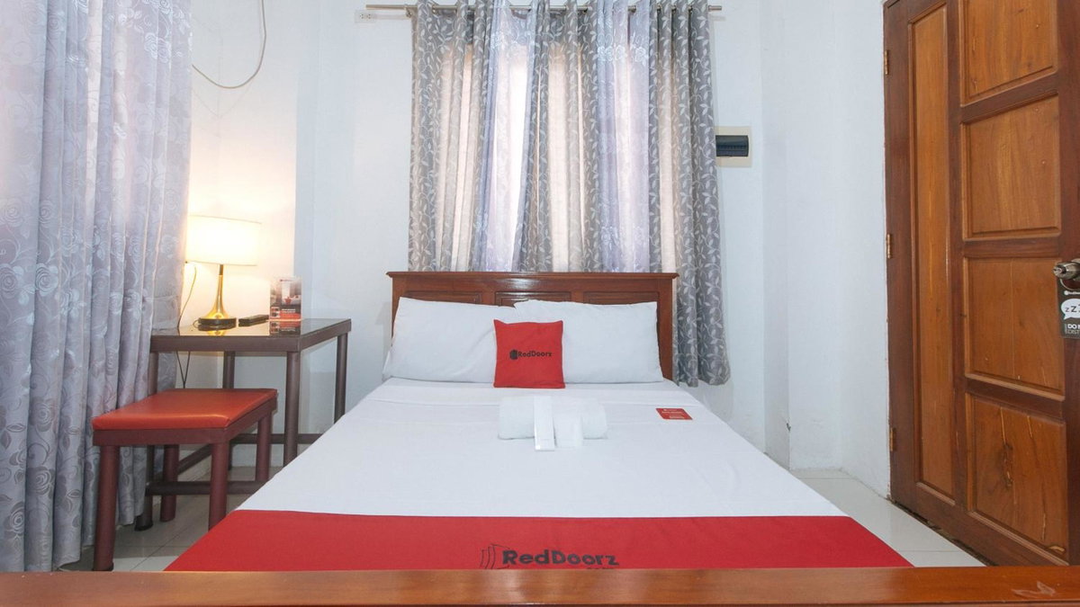 RedDoorz near LRT 2 Antipolo Station, Philippines