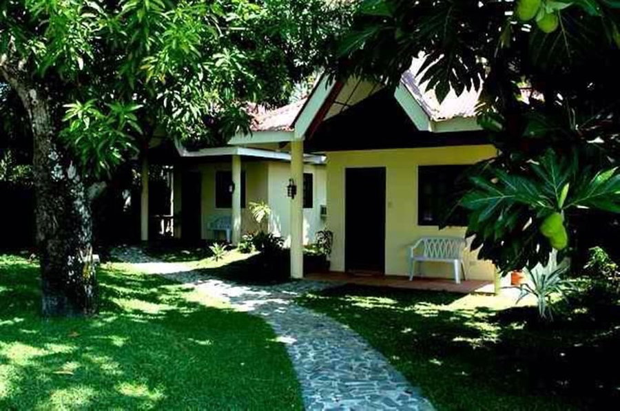 Puesta del Sol Beach Bungalows, Mambajao, Philippines