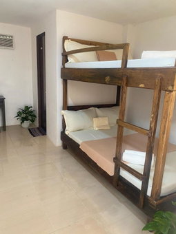 Bonzu Homestay, General Luna, Philippines