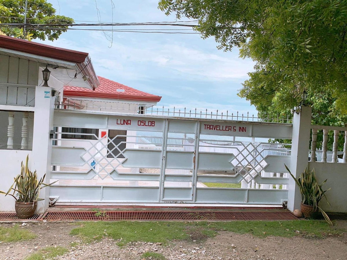 LUNA OSLOB TRAVELLERS INN - Beach Front, Philippines