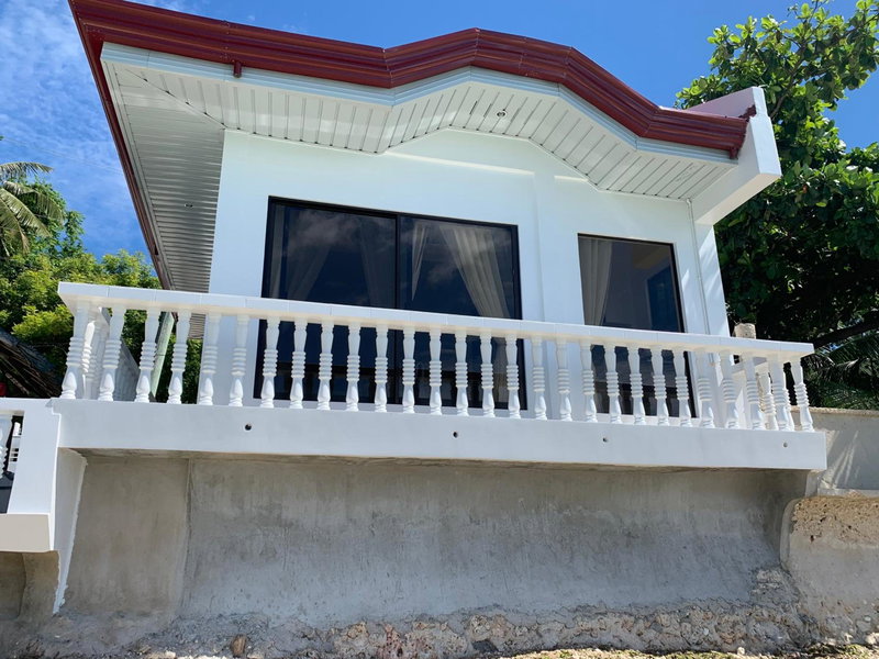 LUNA OSLOB TRAVELLERS INN - Beach Front, Oslob, Philippines