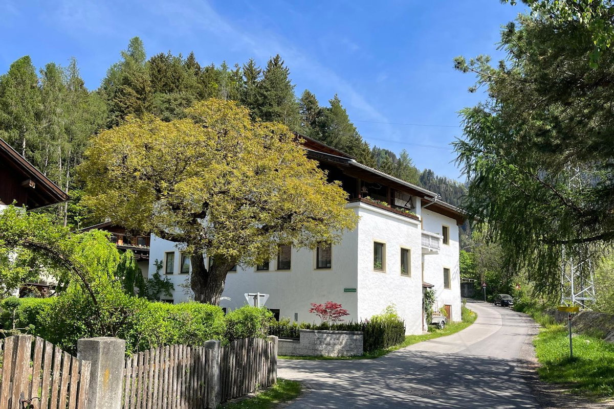 Hotel · Bergmanns Ferienapartment, Debant