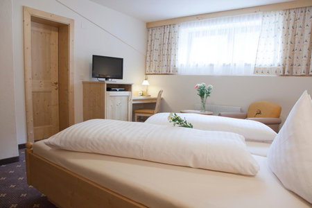 Hotel Garni Rifflsee, Sankt Leonhard im Pitztal, Austria