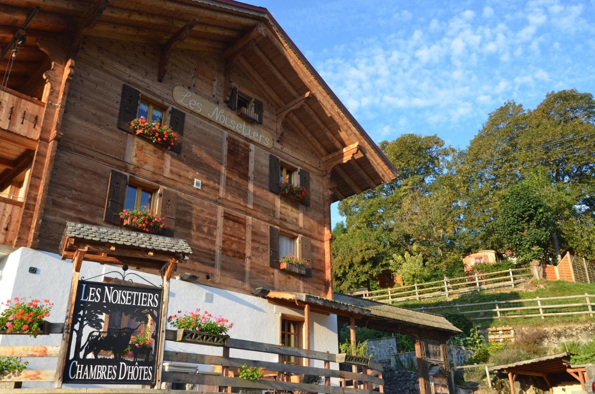 Les chambres et Roulottes des Noisetiers, Switzerland