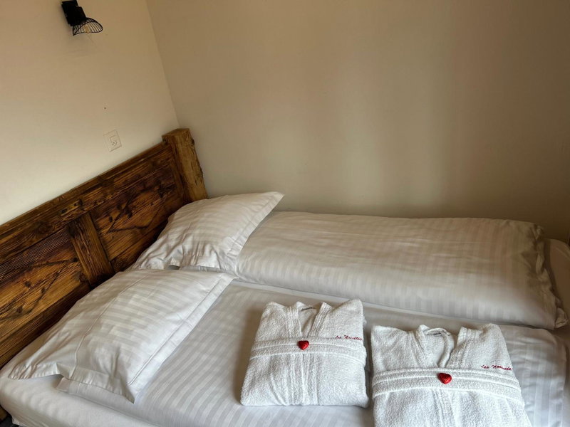 Les chambres et Roulottes des Noisetiers, Leysin, Switzerland