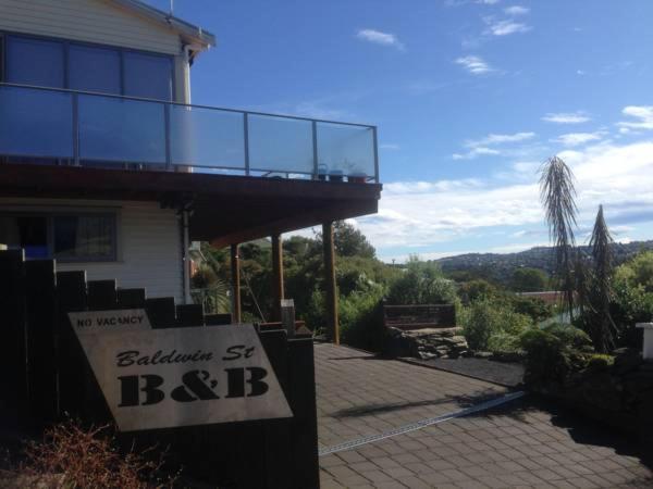 Sleep on the Steepest Street in the World!, Neuseeland