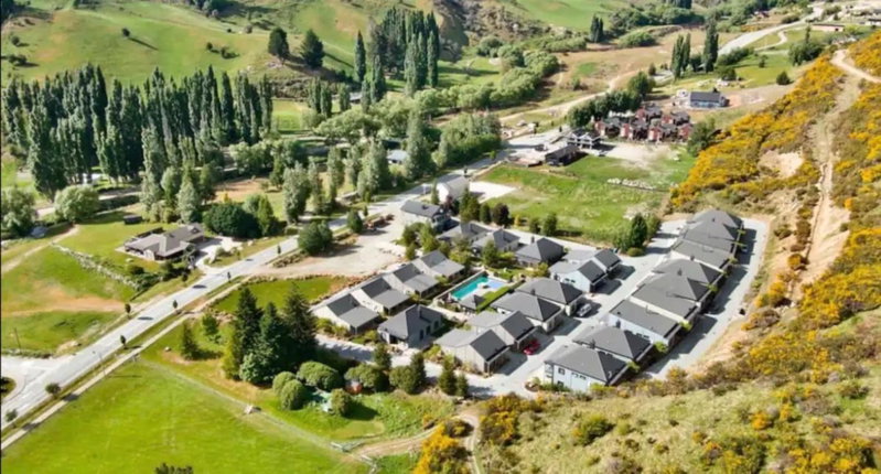 Cardrona Villa with Pool and Jacuzzi, Cardrona, New Zealand