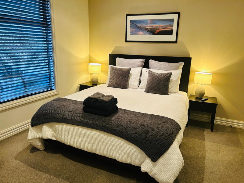 Cardrona Villa with Pool and Jacuzzi, Cardrona, New Zealand