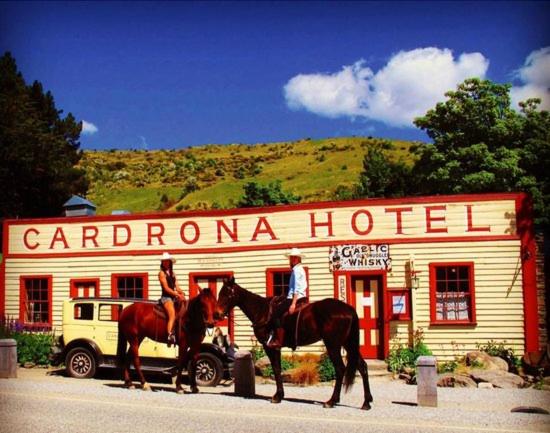 Cardrona Villa with Pool and Jacuzzi, Cardrona, New Zealand