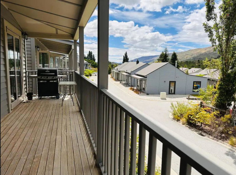 Cardrona Villa with Pool and Jacuzzi, Cardrona, New Zealand