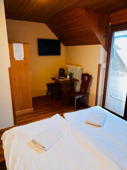 Restaurant a penzion Pod Draci skalou, Karlštejn, Czechia
