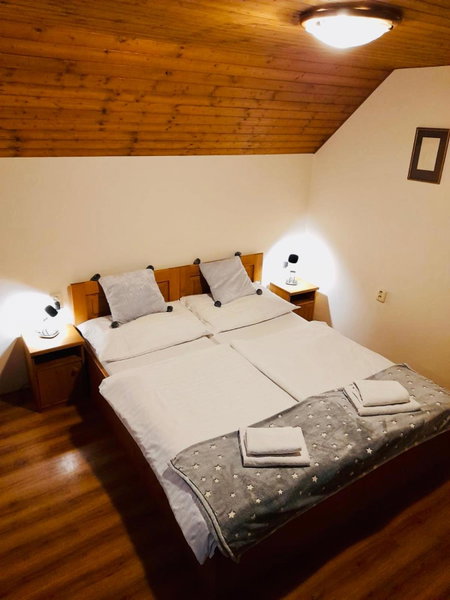Restaurant a penzion Pod Draci skalou, Karlštejn, Czechia