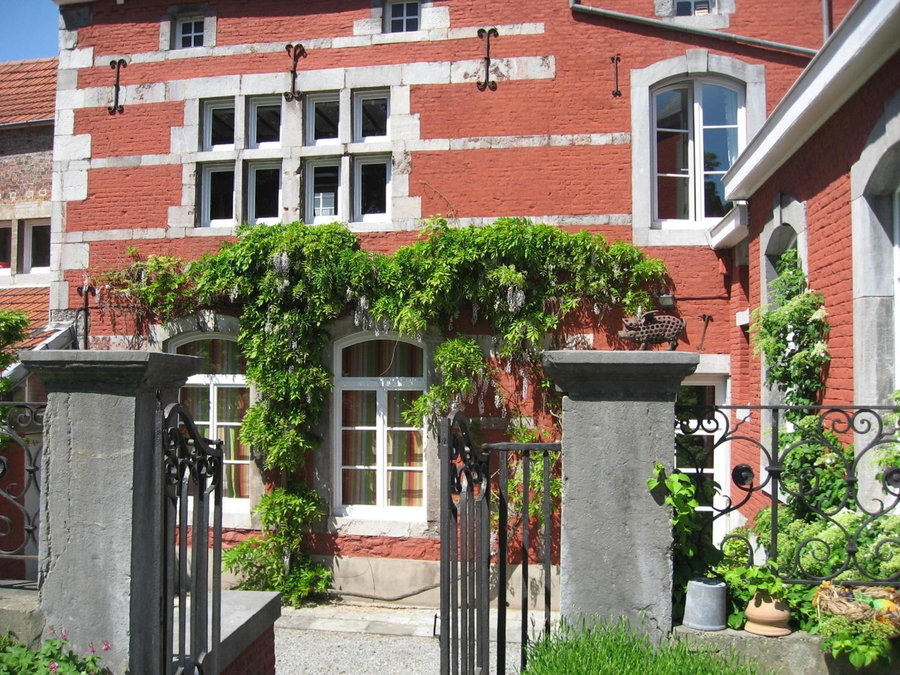 Chambre d'Hôtes Les Augustins - Parking sécurisé - Borne de recharge, Huy, Belgium