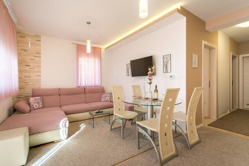 Apartment SARA - free parking for 2 cars, Zagreb, Croatia