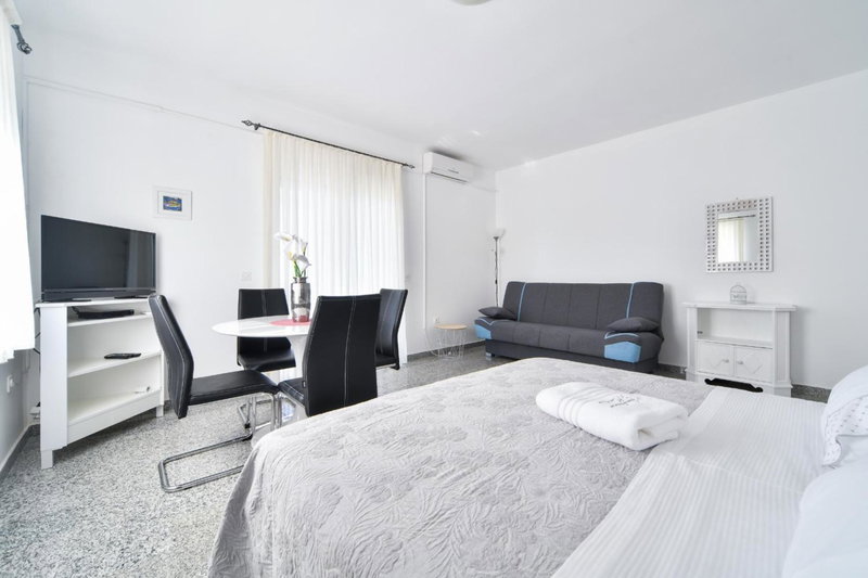 Apartments Martom, Seline, Croatia