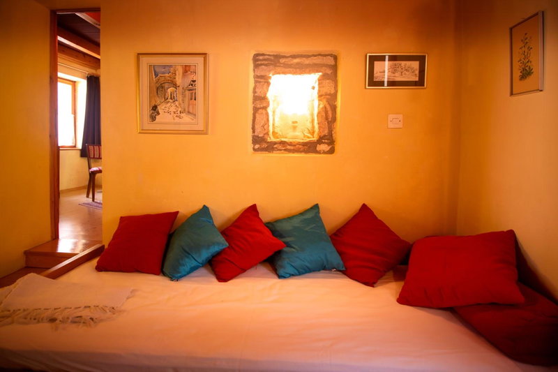 Kamene Priče rooms, music and food, Bale, Croatia