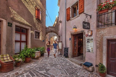Kamene Priče rooms, music and food, Bale, Croatia