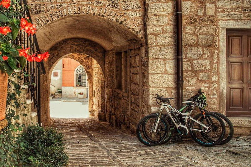 Kamene Priče rooms, music and food, Bale, Croatia