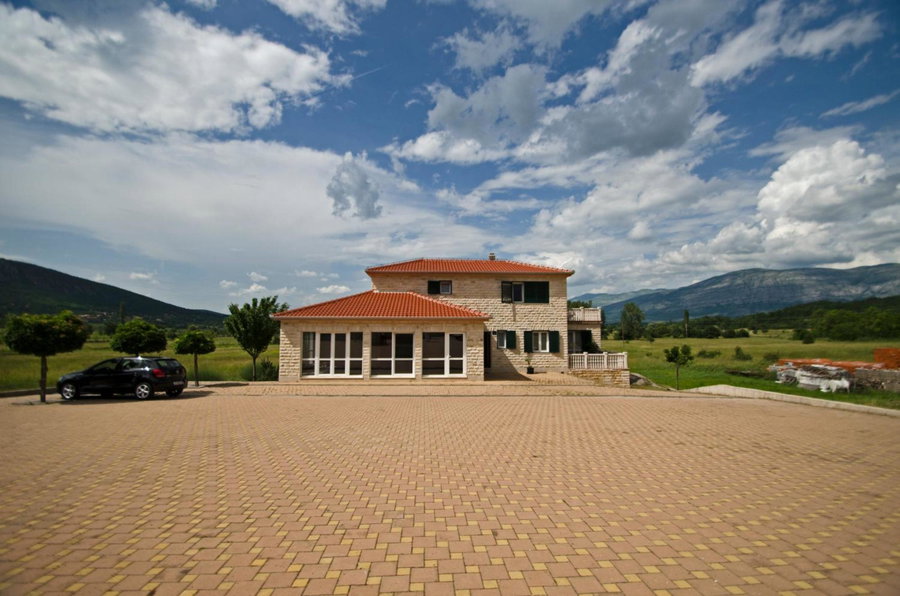 Rooms Leda, Vrlika, Croatia