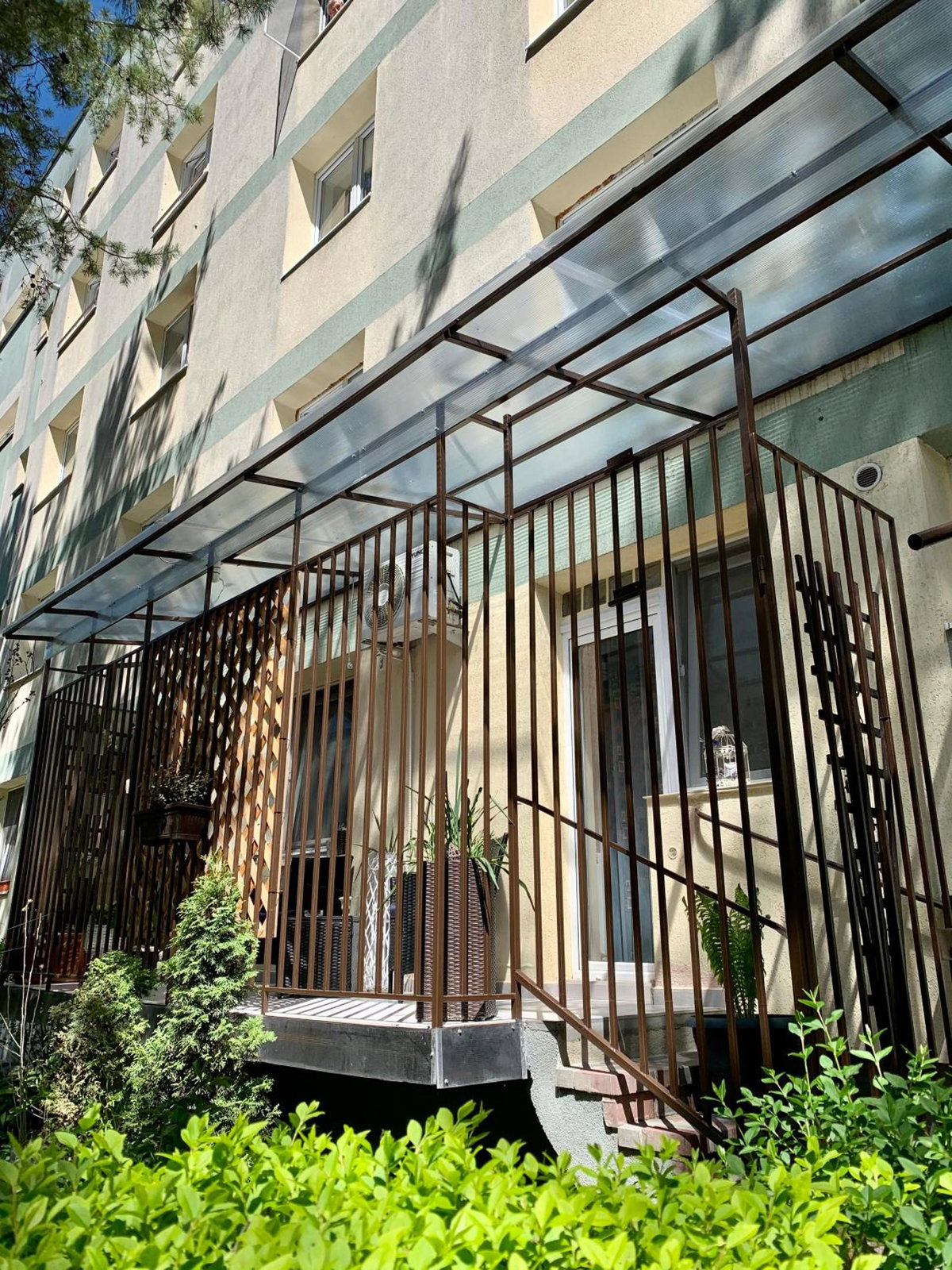 Maya Apartment, Roumanie