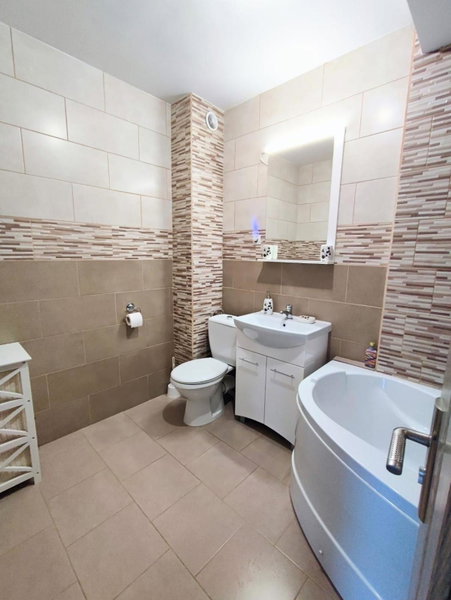 Quiet and Cozy 2 bedroom flat with free parking included, Floreşti, Romania