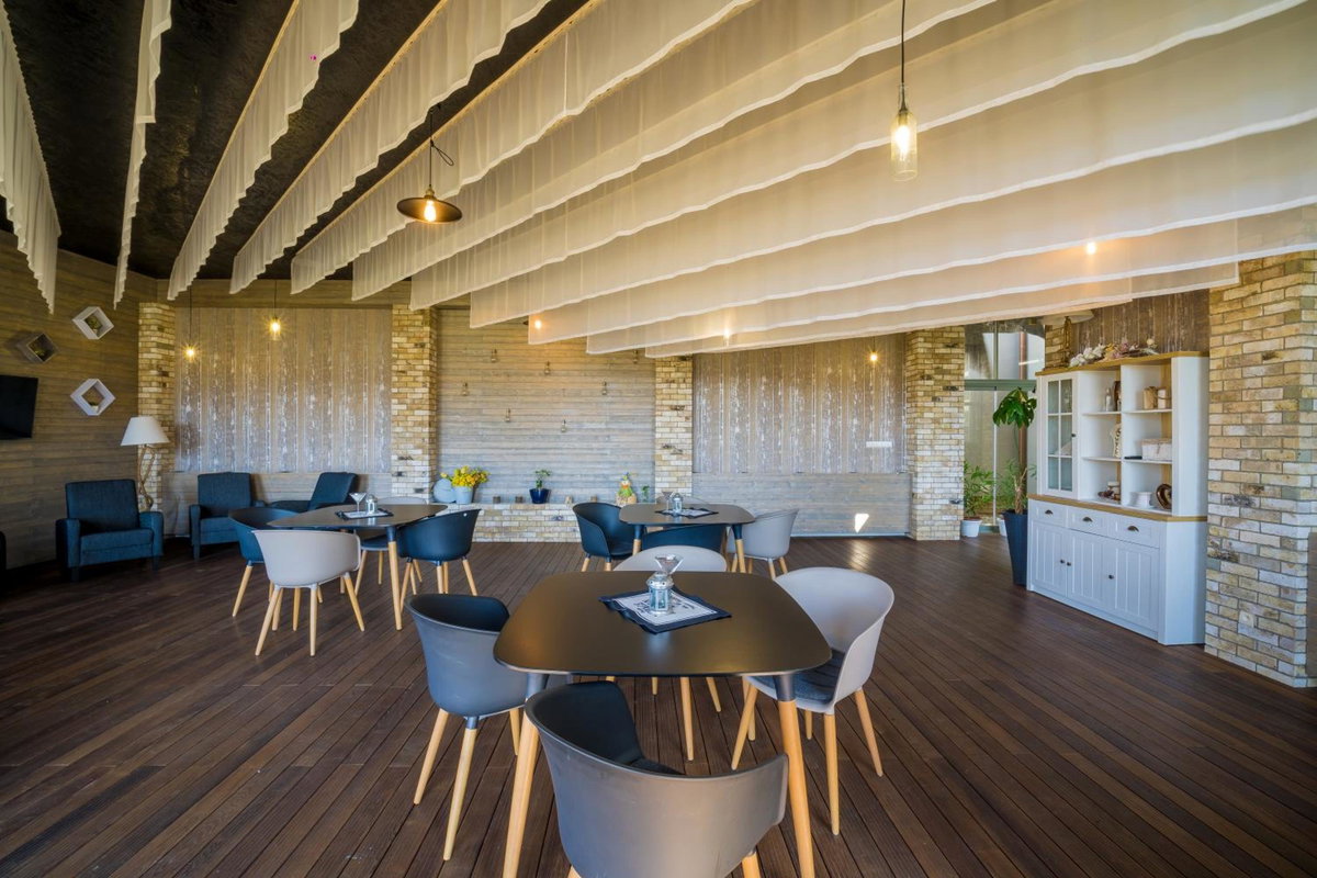 Hotel · Penzión Precedens, Trebišov