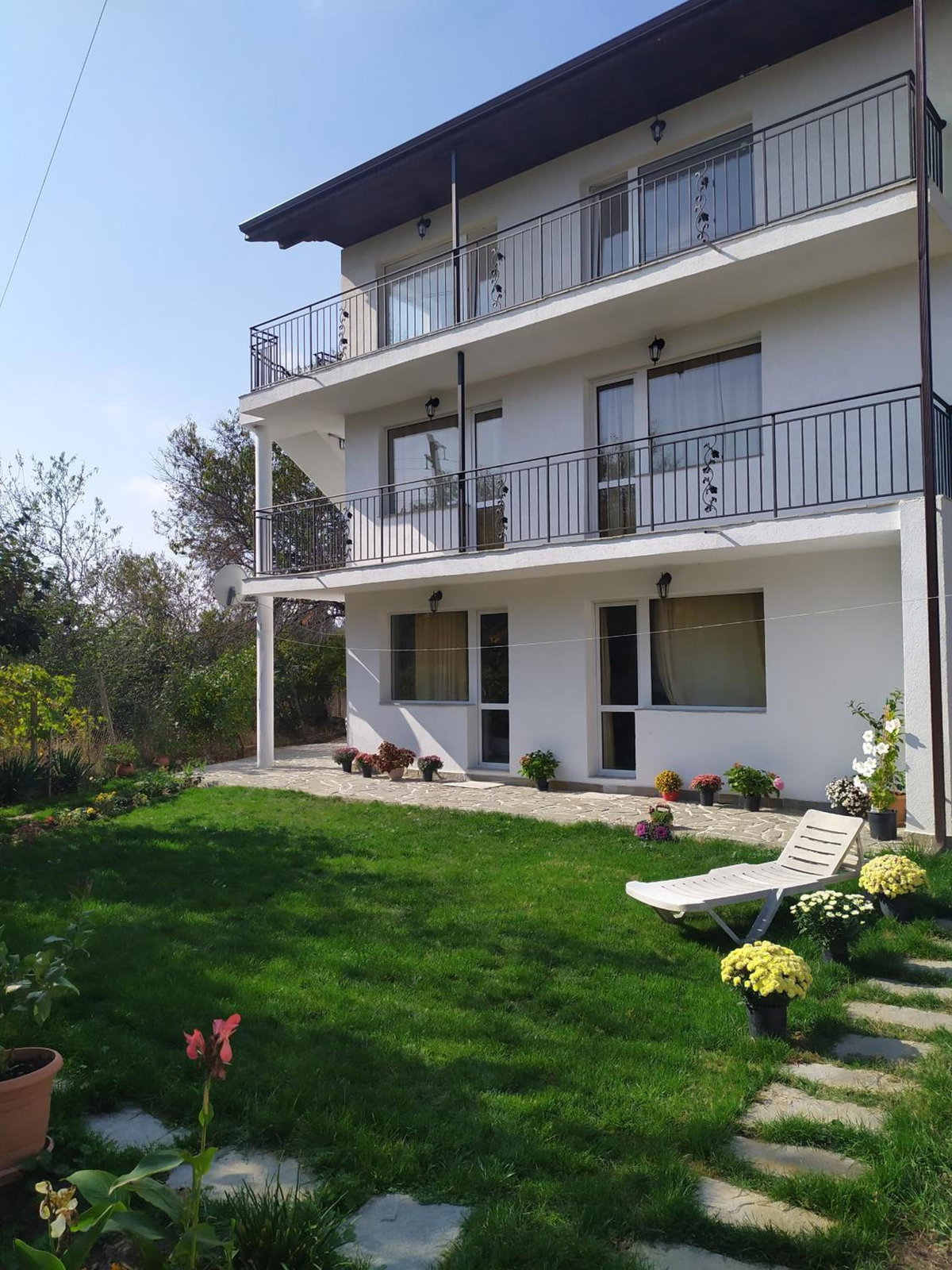 Villa Savovi, Bulgaria