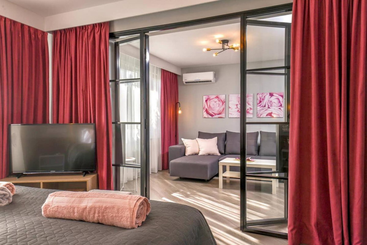 ROSÉ one bedroom designer apartment in city centre by Flat Mаnager, Bulgaria