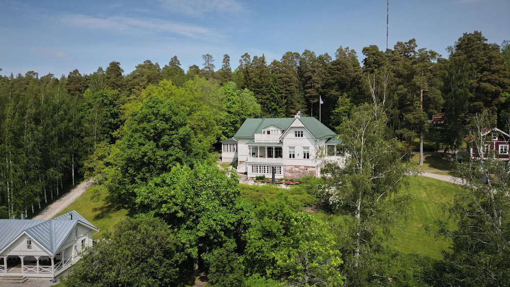 Villa Wolax, Finland