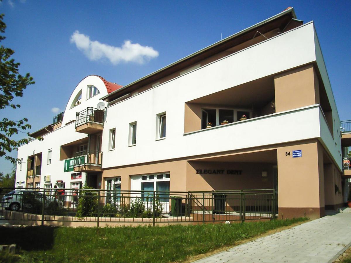 Monarchia Apartman Sunny, Hungary