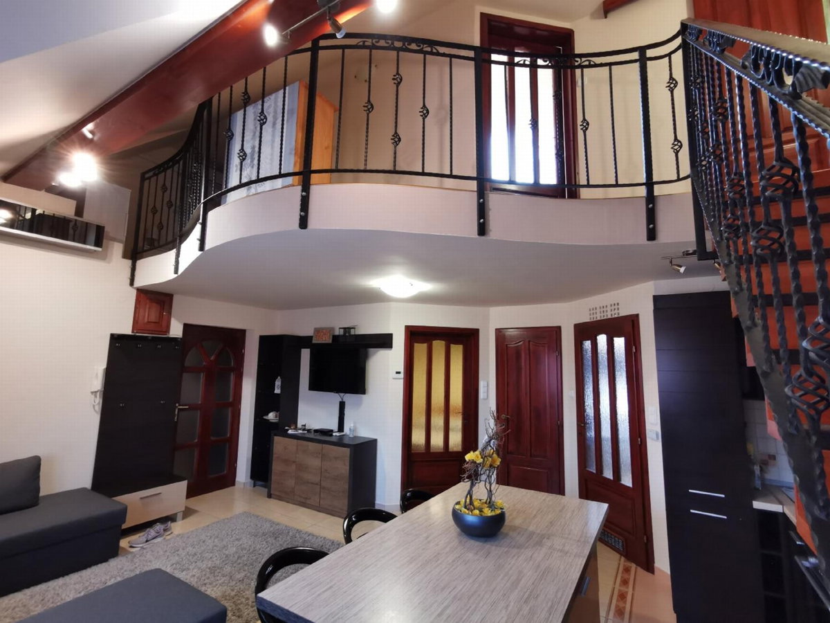 Hotel · Galery Apartman, Gyula