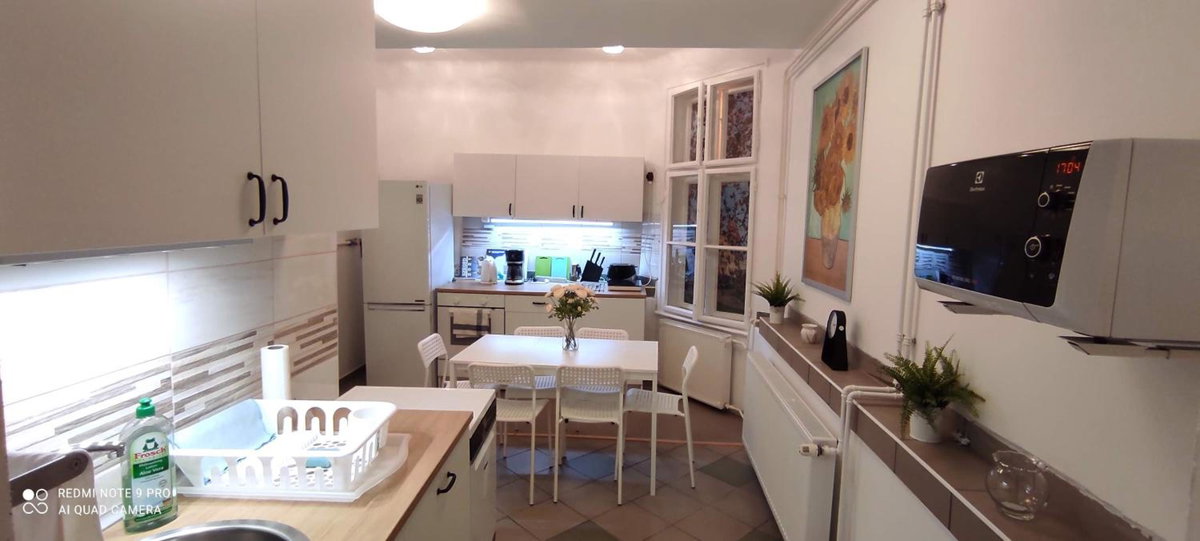 FSQH UNDER Apartman, Hungary