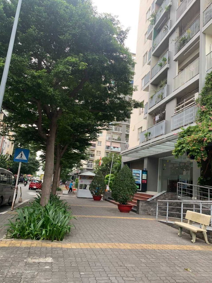 Apartment for rent in Ho Chi Minh City, Vietnam · Hà Đô Green View · 1 room, 1 bath