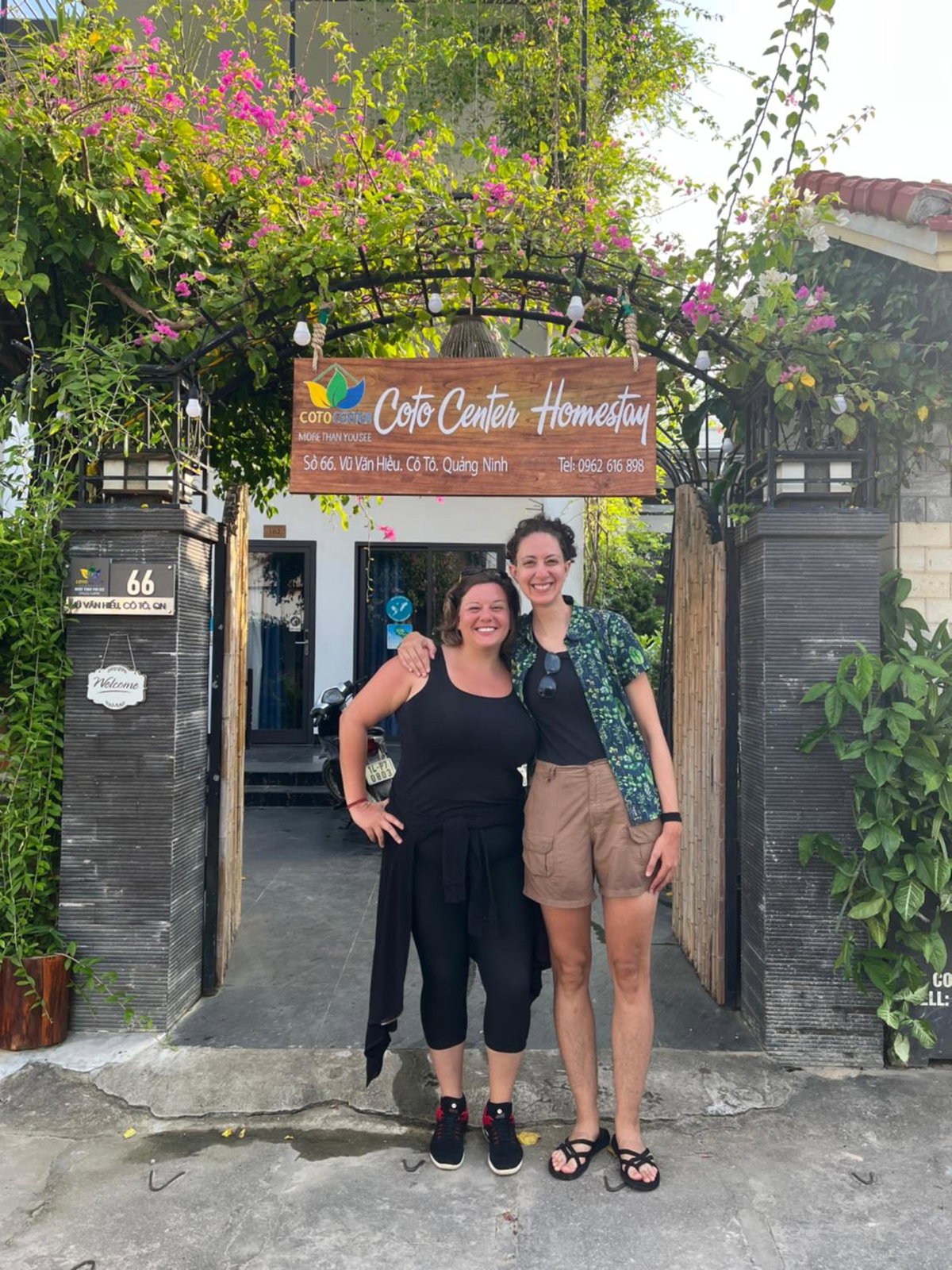 Hotel · Coto Center Homestay, Dao Co To