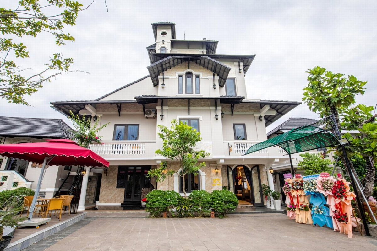 Hotel · Iris Hill Villa, Hội An