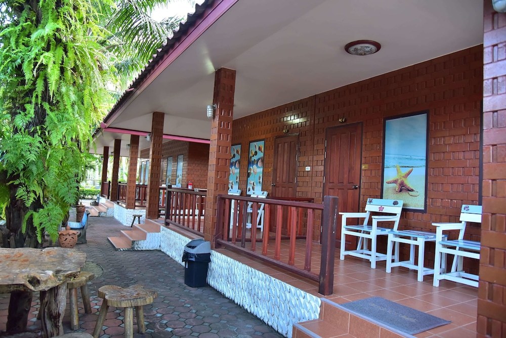 Hotel · Bankrut Resort, Bang Saphan