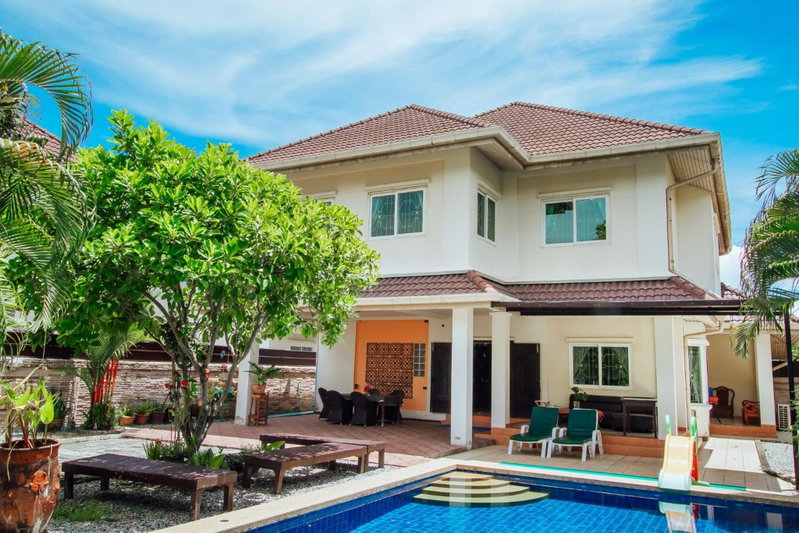 PRIVATE RESIDENCE HOSTED by Sasithorn, Nong Prue, Thailand