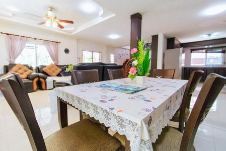 PRIVATE RESIDENCE HOSTED by Sasithorn, Nong Prue, Thailand