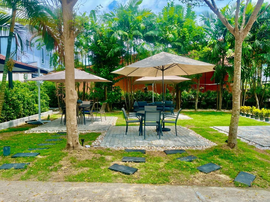 Hill Myna Holiday Park & Cafe, Bang Tao Beach, Thailand