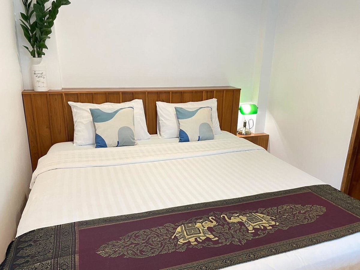 Ashi Poshtel, Thailand